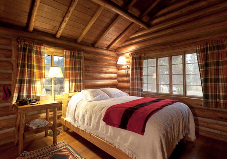 elkhorn-ranch-montana-lodging-log-cabins