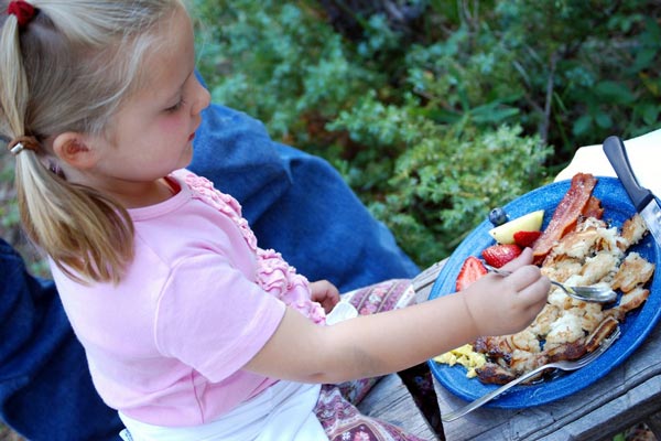 breakfast-family-dining